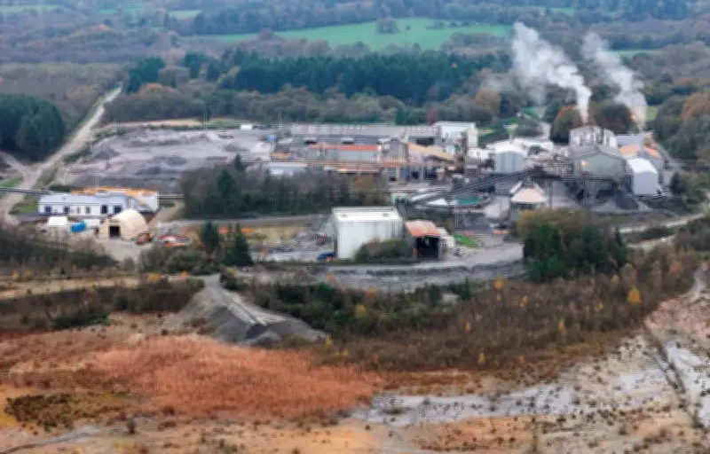 Pollution présumée en Bretagne : Imerys accusé de déversements toxiques à Glomel