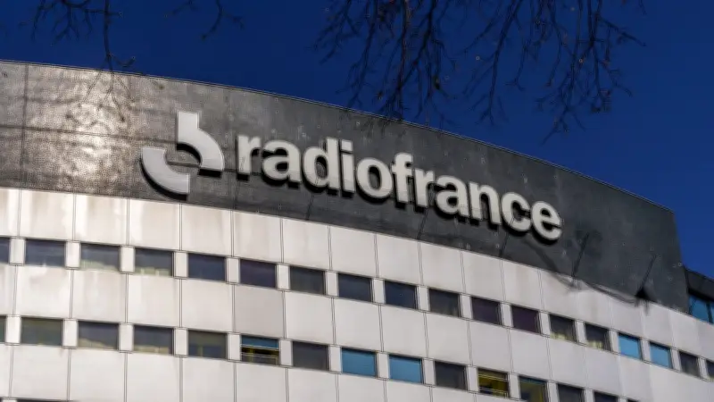 Polémique sur France Culture : un billet comparant Charlie Hebdo et Charlie Kirk suscite un tollé