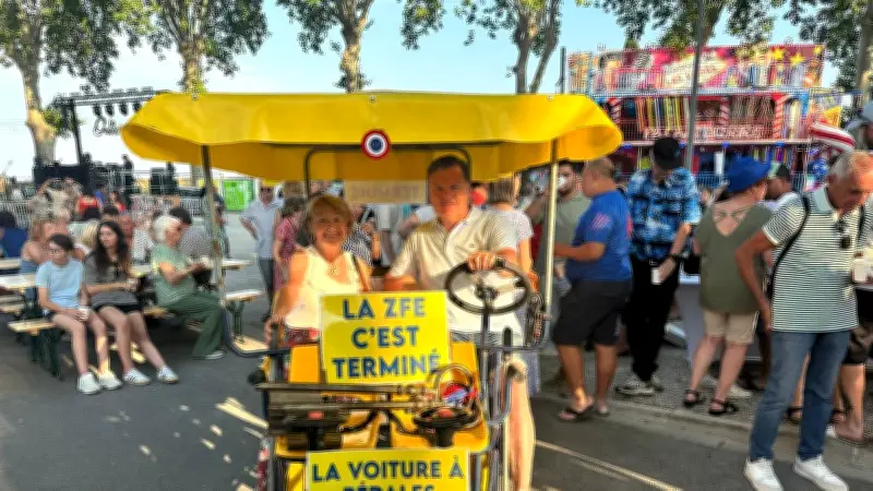Polémique ZFE : le maire de Saint-Brès arrive en voiture à pédales
