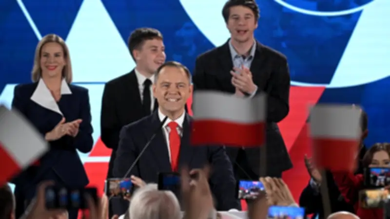 Pologne : Nawrocki, candidat nationaliste pro-Trump, remporte la présidentielle