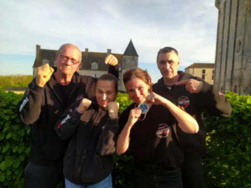 Pons : Élodie Pacull championne de France de kickboxing, Lola Hortion sur le podium