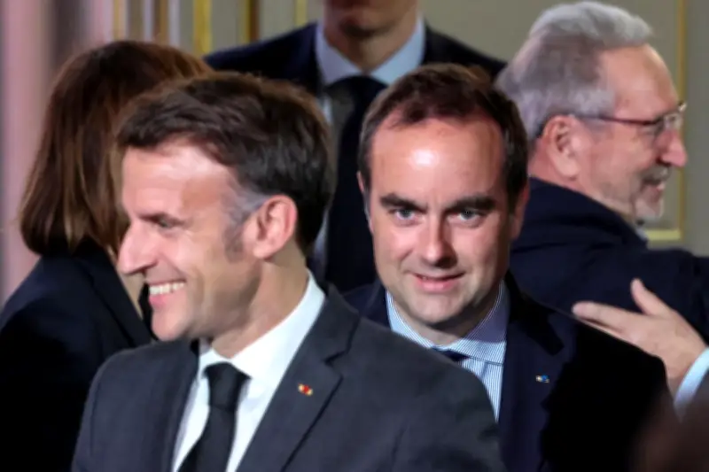 Popularité en baisse pour Macron et Lecornu, plongée historique pour le Premier ministre
