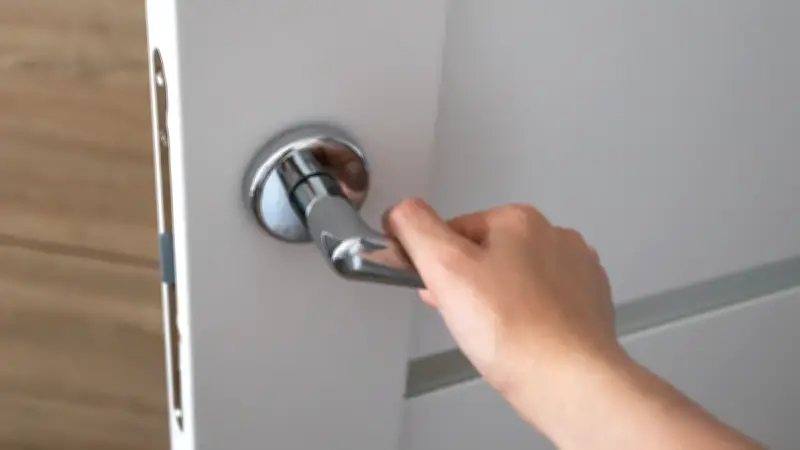 Portes qui claquent en Suisse : 270 euros d'amende pour tapage nocturne