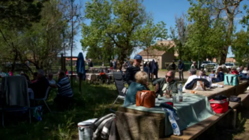 Portiragnes : Le pique-nique de Vieille-Brioude réunit 102 convives dans la joie
