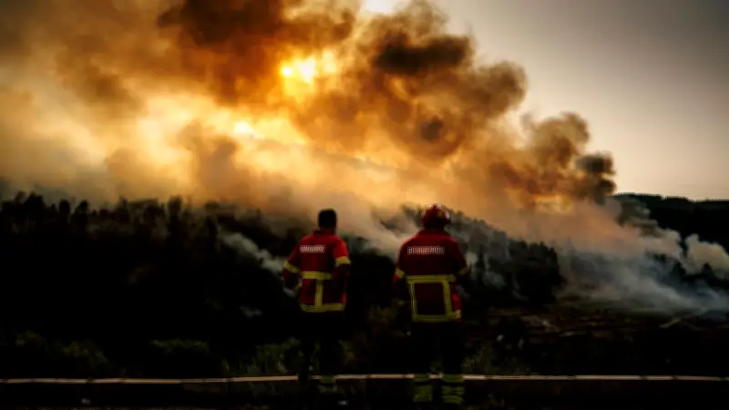 Portugal : un pompier meurt en intervention, le bilan des incendies s'alourdit à deux morts