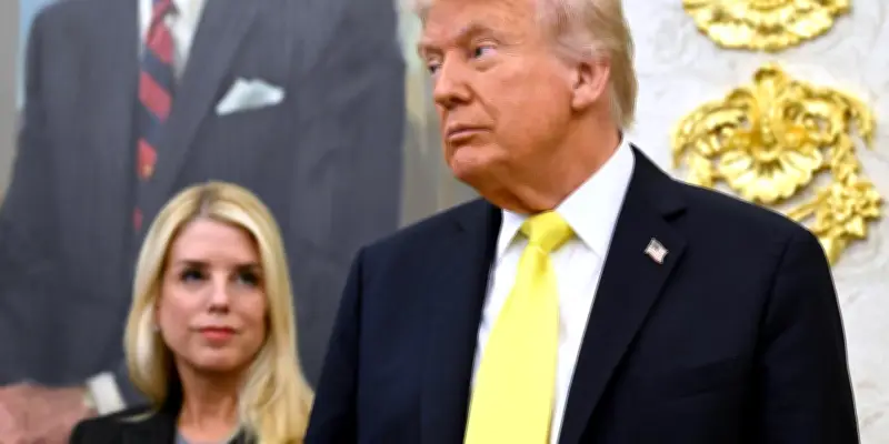 Pourquoi la ministre de la justice américaine a-t-elle été limogée par Donald Trump ?