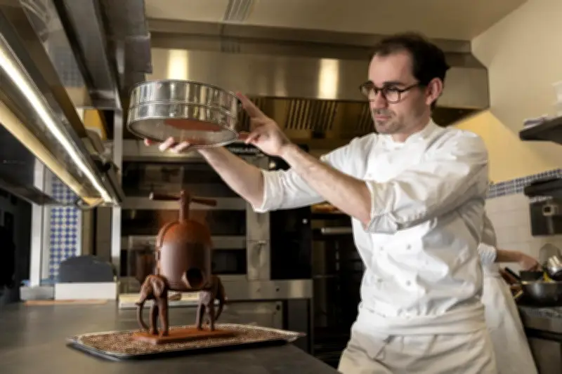 Pâques au restaurant Les Prés d'Eugénie : une presse à canard en chocolat de 900 grammes