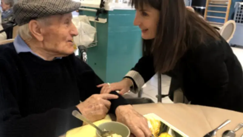 Pâques célébrée à l'Ehpad de Villeneuve-lès-Béziers avec la maire et des bénévoles