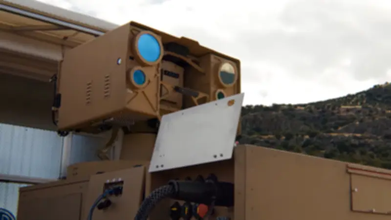 Première mondiale : le laser anti-drone Locust déployé sur un porte-avions américain