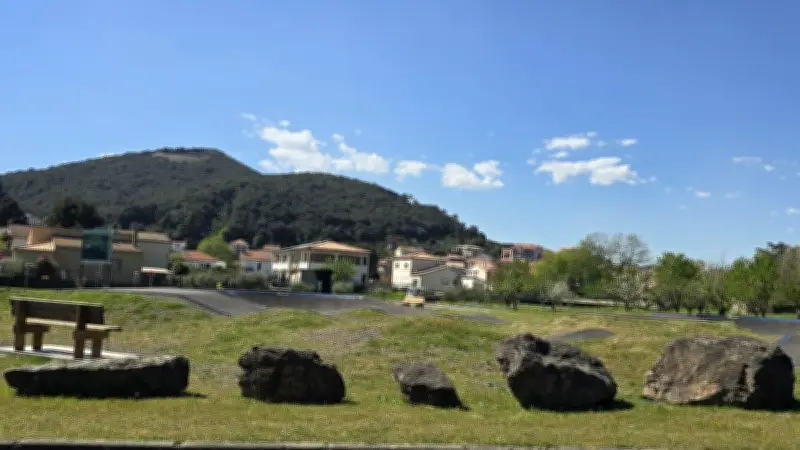 Printemps à Les Salles-du-Gardon : les services techniques mobilisés pour l'entretien des espaces verts