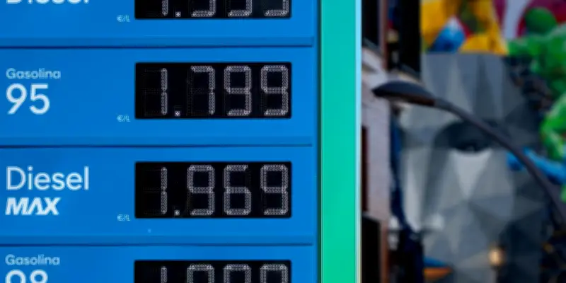 Prix du carburant : cinq pays européens veulent taxer les profits exceptionnels des groupes énergétiques