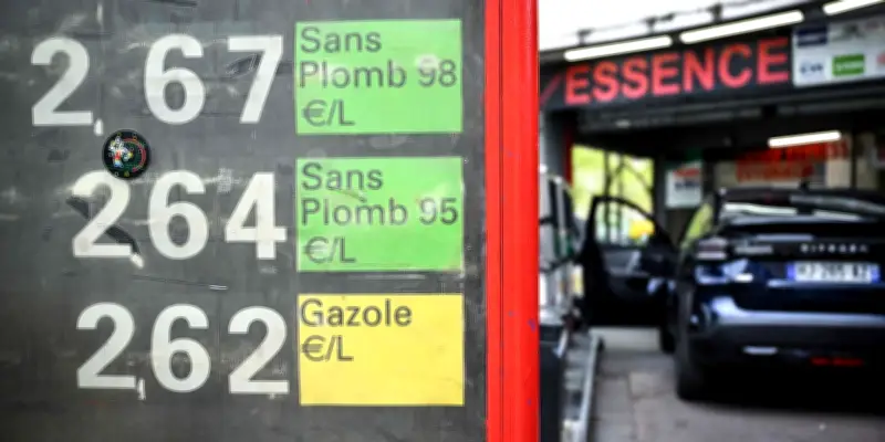 Prix du SP95-E10 repasse au-dessus de 2 euros le litre en moyenne