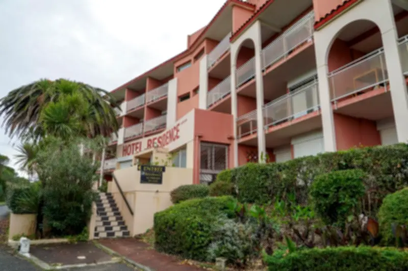 Procès à Pau pour un drame hôtelier à Anglet : un homme jugé après une bagarre mortelle