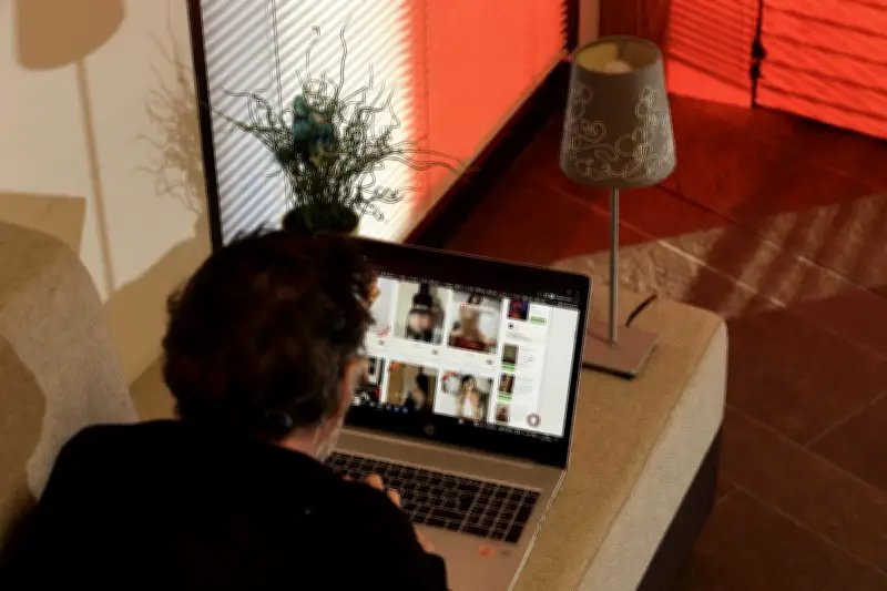 Prostitution en ligne : la dématérialisation des réseaux complique la verbalisation des clients