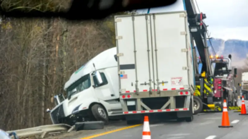 Pérou : 14 morts dans une collision entre un minibus et un camion