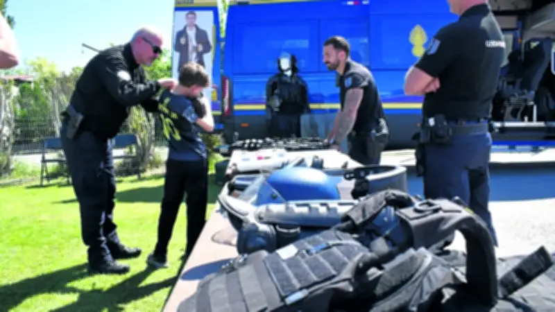 Prox'Aventure à Lunel : 1 000 enfants et familles découvrent les forces de l'ordre