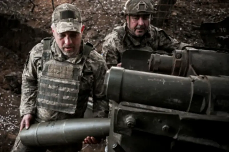 Prêt de 90 milliards à l'Ukraine, décès d'un casque bleu français, victoire de Paul Seixas : l'actu du 22 avril