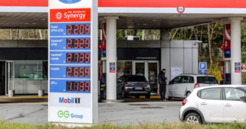 Pétrole : la trêve en Iran fait plonger les cours, les prix à la pompe pourraient baisser rapidement