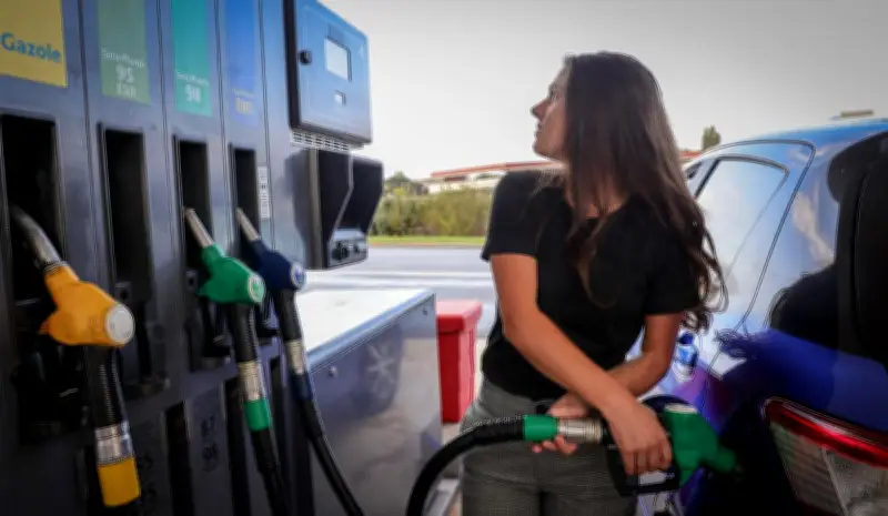 Pétrole : une baisse de 15% après le cessez-le-feu, des prix à la pompe en baisse ce vendredi