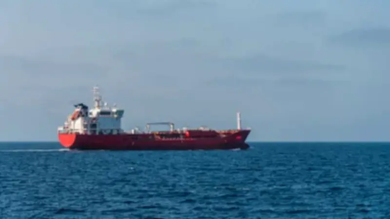 Pétrolier russe de la flotte fantôme reprend sa route après arraisonnement