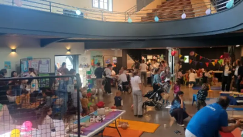 Pézenas célèbre la petite enfance avec une journée record à la Maison du peuple