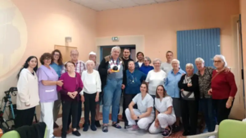 Pézenas : le numérique crée du lien entre seniors et jeunes grâce au Trophée Silver Geek