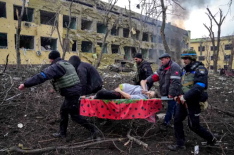 Quatre ans de guerre en Ukraine : une photographie symbolise le martyre d'un peuple