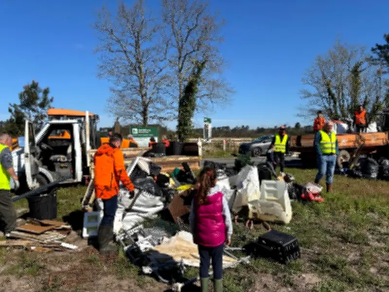 Ramassage des déchets à Sainte-Hélène le 25 avril