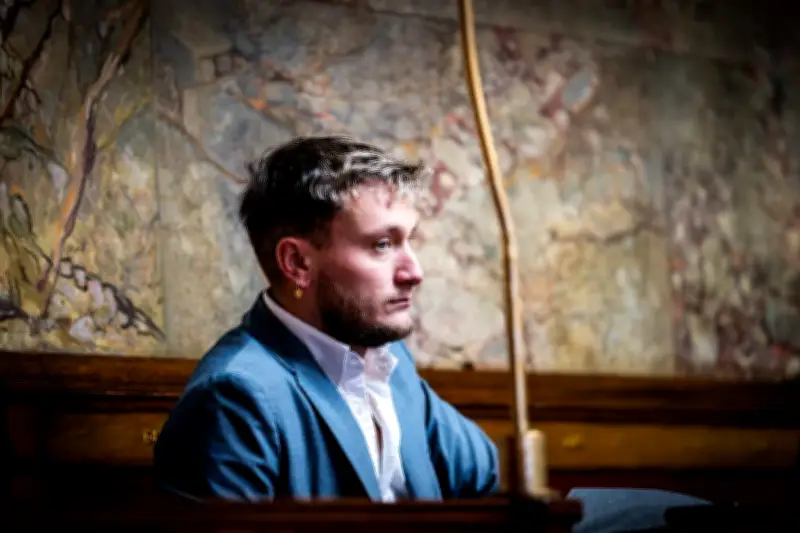 Raphaël Arnault de retour à l'Assemblée, Trump menace l'OTAN, objectif Lune pour Artemis 2