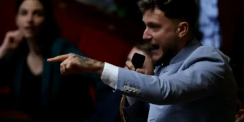 Raphaël Arnault, député LFI, poursuivra son mandat après la mort de Quentin Deranque