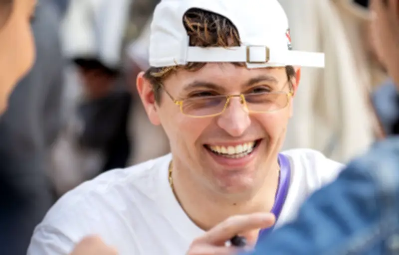 Raphaël Quenard incarnera Gérard Cousin, le "Con de minuit" de Fun Radio