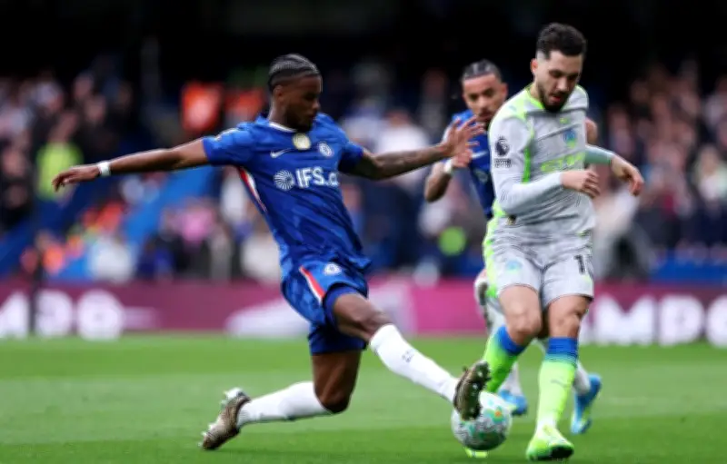 Rayan Cherki rejoint le club très fermé des Français à 10 passes décisives en Premier League