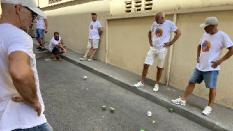 Record de participants et bénédiction des boules carrées à Sète