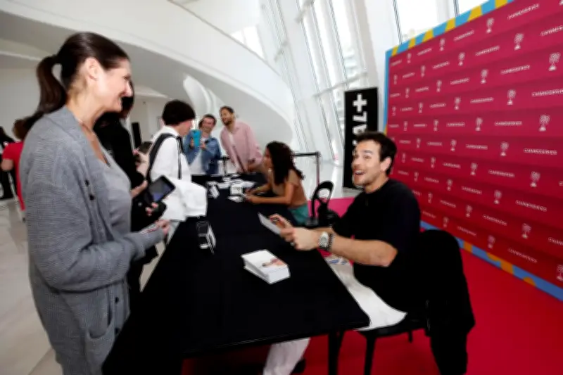 Rencontre inoubliable entre les fans de « Demain nous appartient » et leurs idoles à Cannes