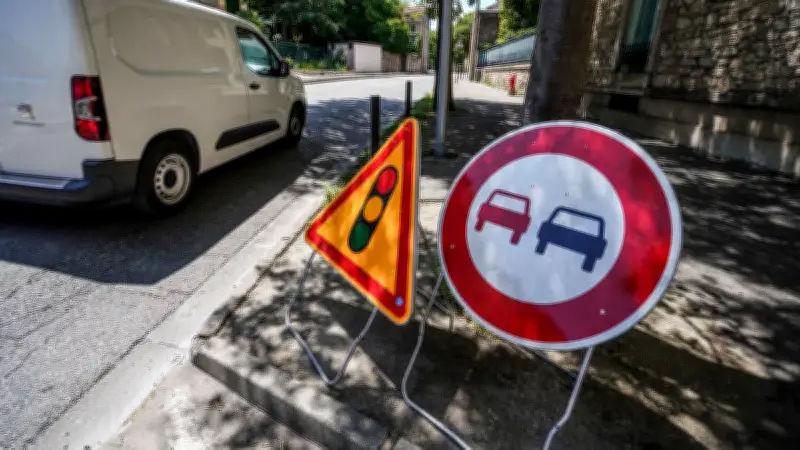 Rentrée perturbée sur les routes autour d'Alès : déviations et feux tricolores