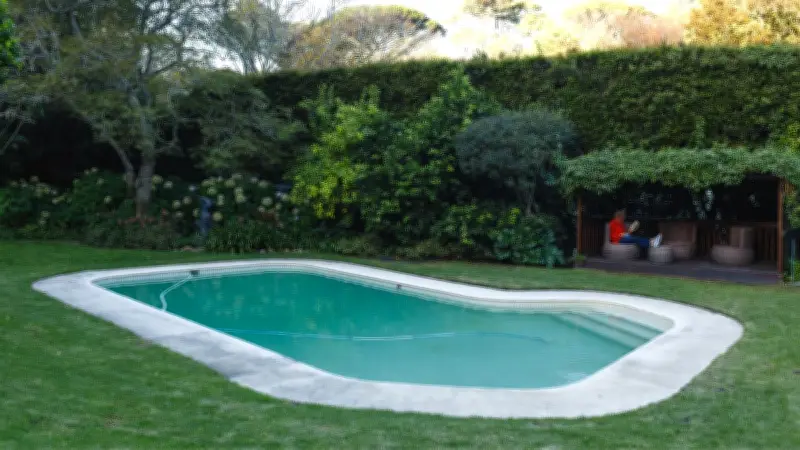 Retraitée retrouvée morte dans sa piscine : autopsie conclut à une noyade
