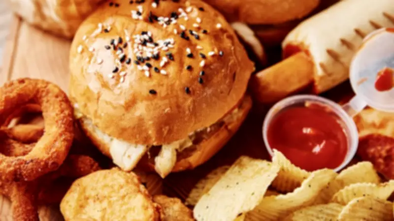 Régime mortel : un coach sportif russe de 30 ans meurt après un défi de prise de poids