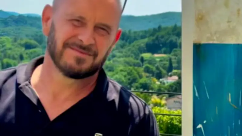 Éric Bertrand, l'artiste ambassadeur de Vézénobres qui expose à Salinelles