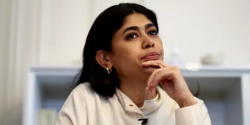 Rima Hassan dénonce des manquements policiers lors de sa garde à vue et saisit le Défenseur des droits