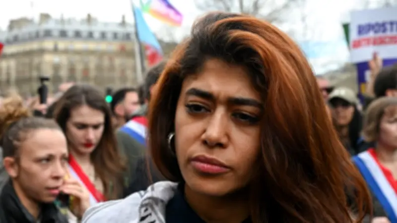 Rima Hassan en garde à vue pour apologie du terrorisme : l'eurodéputée LFI interrogée à Paris