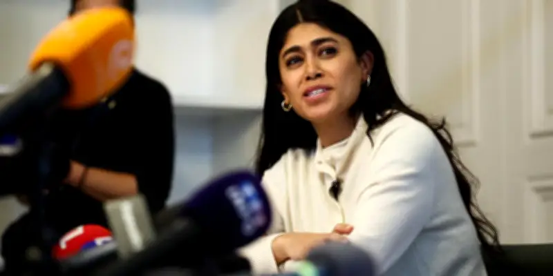 Rima Hassan, eurodéputée LFI, porte plainte après des fuites de sa garde à vue, Darmanin saisit l'IGJ