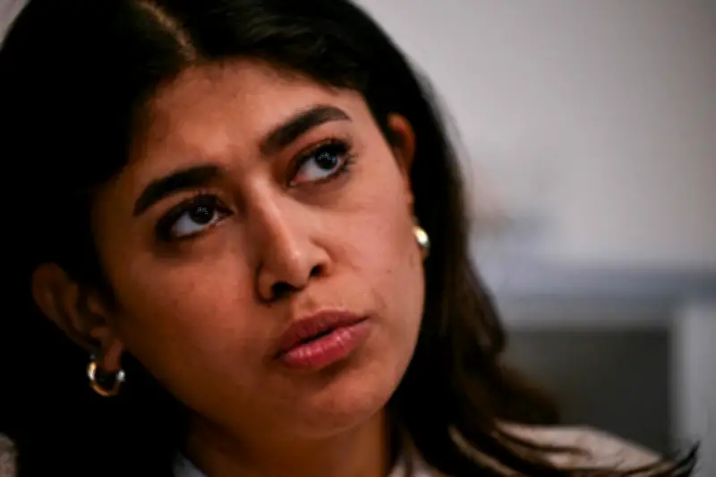 Rima Hassan saisit le Défenseur des droits après sa garde à vue controversée