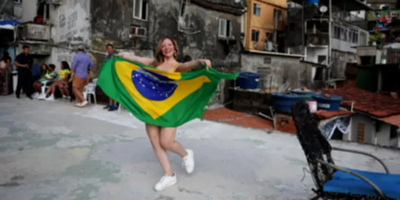 À Rio de Janeiro, le tourisme explose dans la favela de Rocinha