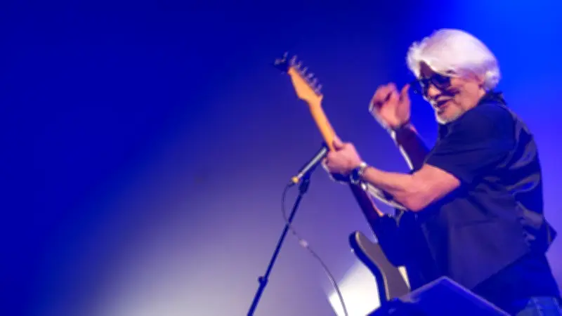 Roé enflamme Paloma avec Rockumbero : un concert vibrant entouré de jeunes talents