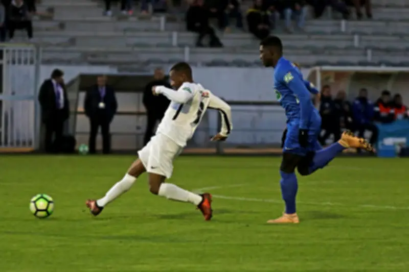 Rochefort FC déplacé d'urgence après la découverte d'une tribune menaçant de s'effondrer