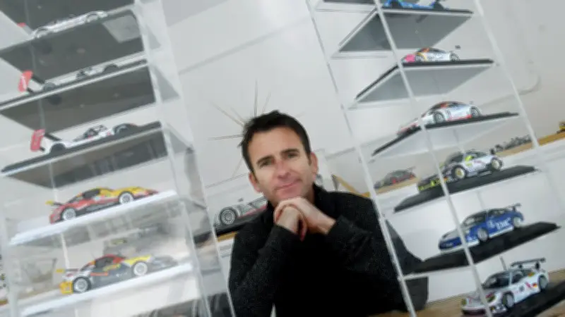 Romain Dumas en Facebook live depuis le pôle mécanique d'Alès