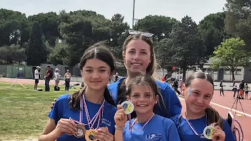 Romane Fauvin, championne du Gard en athlétisme, brille avec l'Uzac
