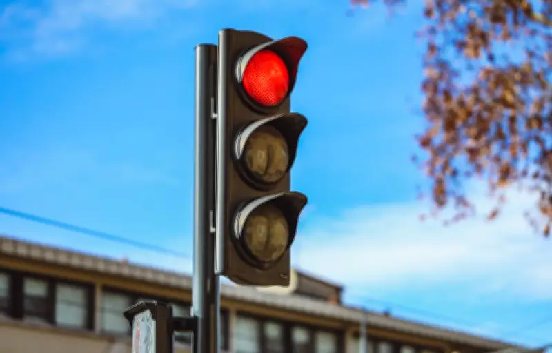 Rome envisage un feu blanc pour les voitures autonomes aux carrefours