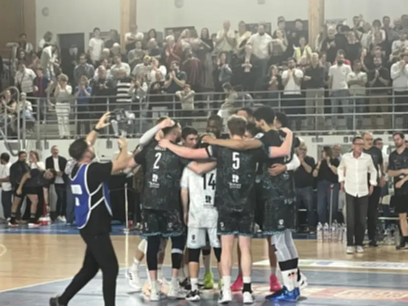 Royan confirme son leadership avec un cinquième succès consécutif face à Fréjus