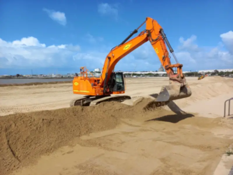 Royan lance une vaste opération de réensablement de ses plages avant l'été